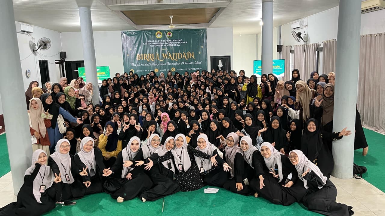Birrul Walidain: “Menjadi Wanita Sholihah dengan Menerapkan 29 Karakter Luhur”